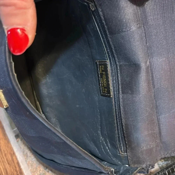 Vintage Fendi Crossbody - GUC - Picture 5 of 14